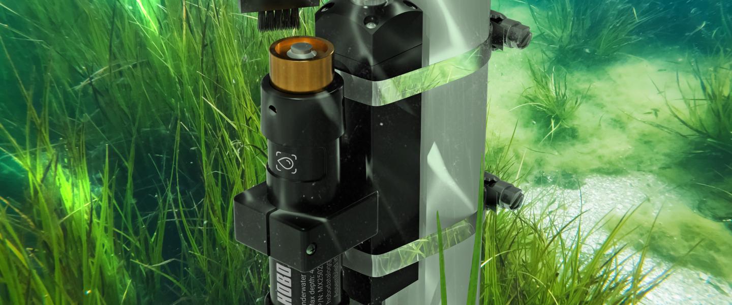 MX2502 deployed underwater with wiper